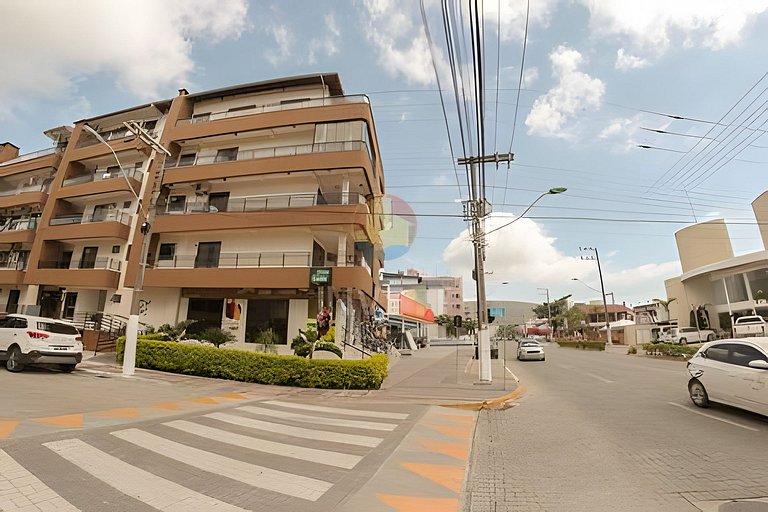 Apartamento sobre a avenida principal com vista mar