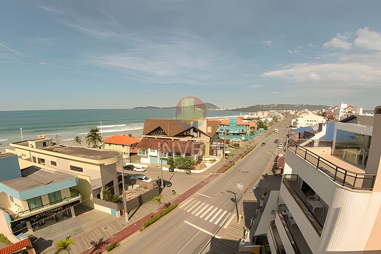 Cobertura duplex com vista mar sobre a avenida principal