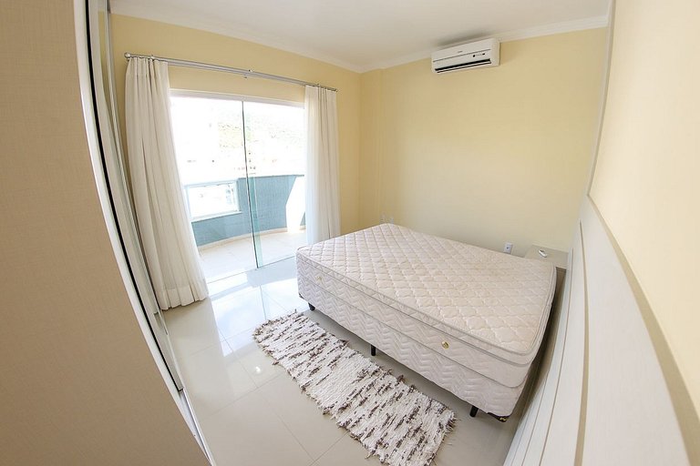 Apartamento 3 dormitórios na praia de Bombas