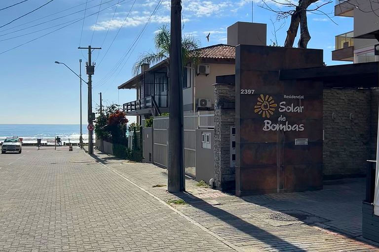 Aluguel Apto com Saída para o Mar Bombas