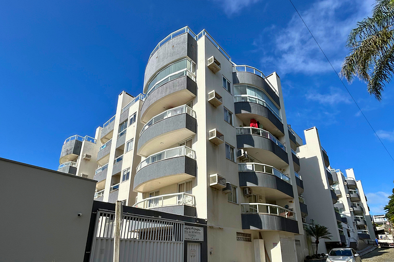Aluguel Cobertura com piscina e vista mar emBombas